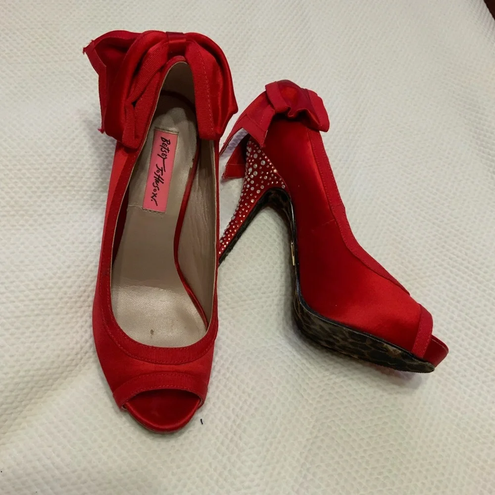 Red Heels - Picture 2 of 8